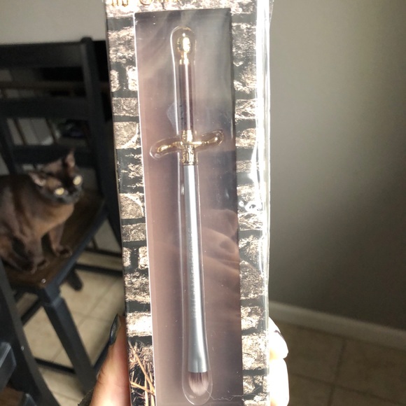 UD Game of Thrones Palette & Both GOT brushes! NWT - Picture 4 of 7